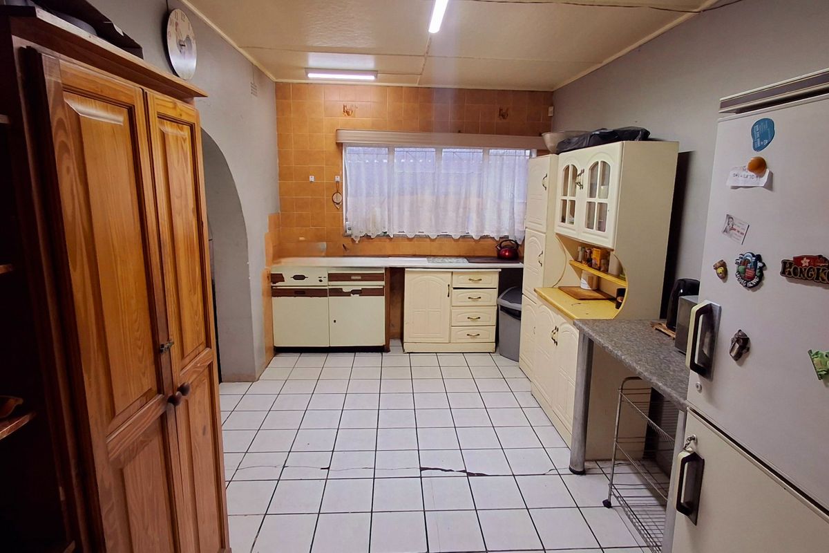 Great Investment Opportunity – Walking Distance to All Amenities! - Photo 4