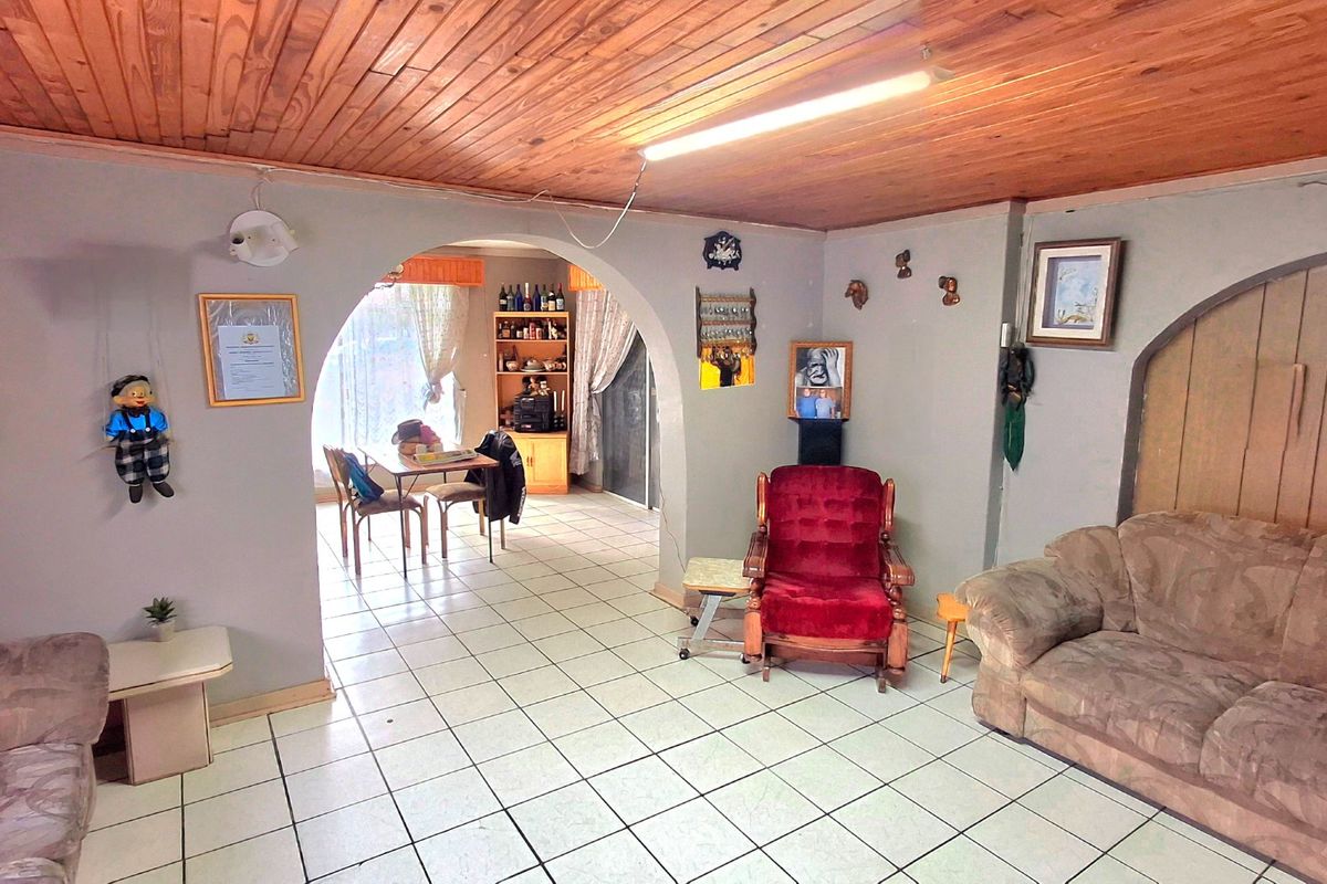 Great Investment Opportunity – Walking Distance to All Amenities! - Photo 3