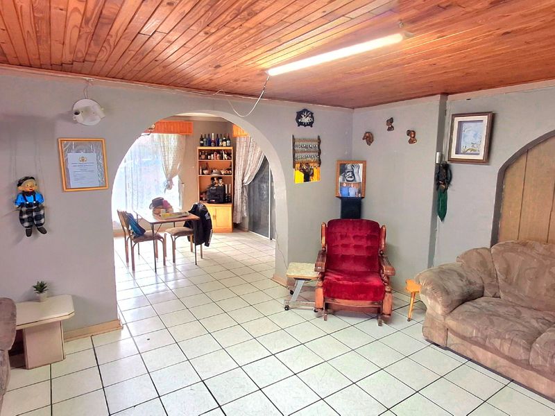 Great Investment Opportunity – Walking Distance to All Amenities! - Photo 3