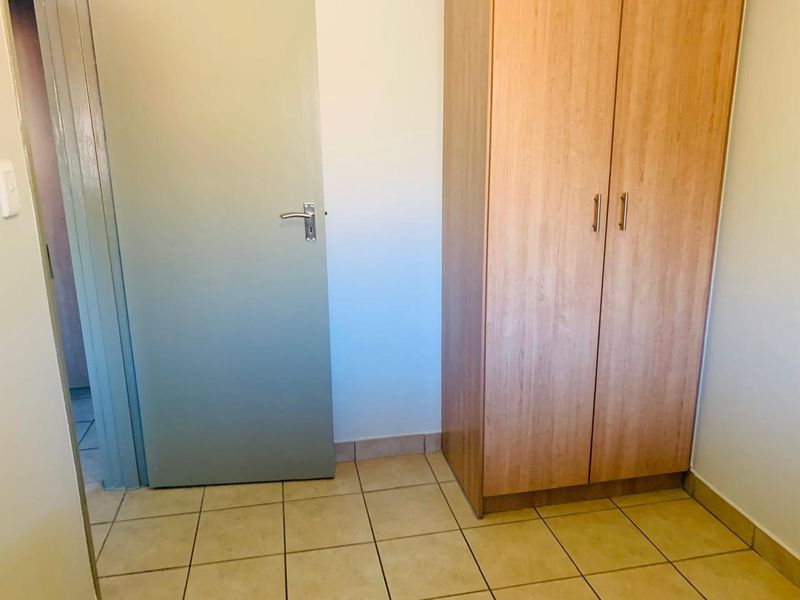 Stunning 2 Bedroom Townhouse, Lock up and go lifestyle - Photo 10