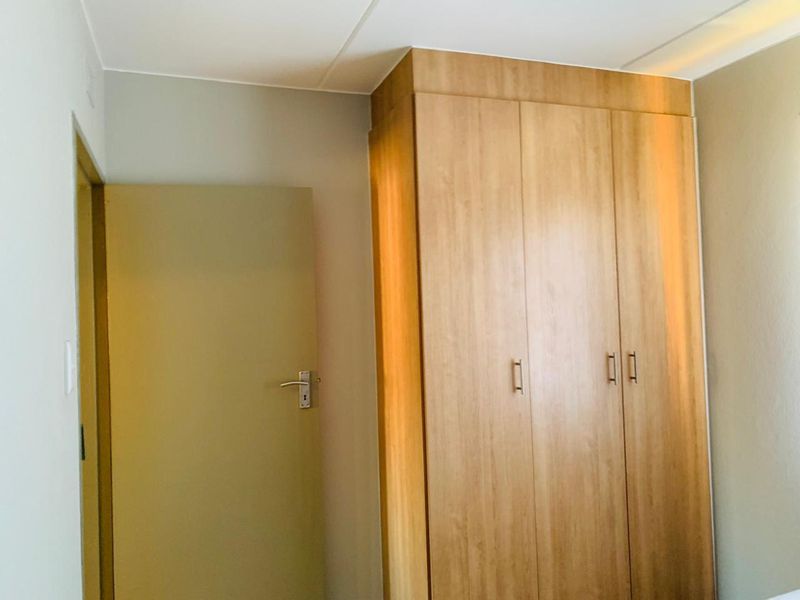 Stunning 2 Bedroom Townhouse, Lock up and go lifestyle - Photo 10