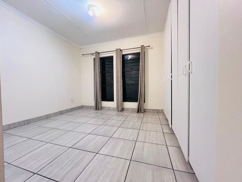 Spacious Broadacres Townhouse for Rent - Photo 9