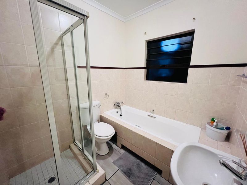 Spacious Broadacres Townhouse for Rent - Photo 8