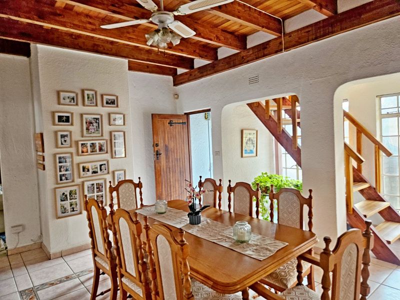 Absolutely Stunning 4-Bedroom Family Home in a Highly Sought-After Area - Photo 7