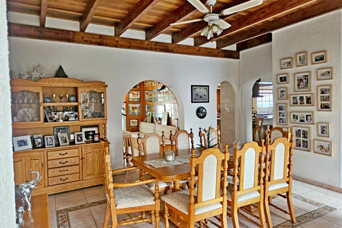 Absolutely Stunning 4-Bedroom Family Home in a Highly Sought-After Area - Photo 5