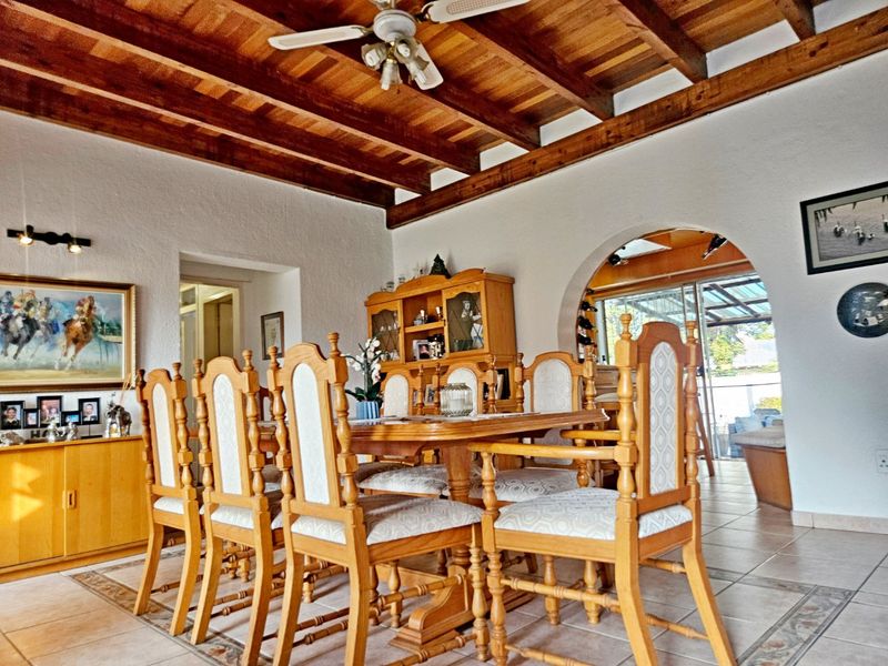 Absolutely Stunning 4-Bedroom Family Home in a Highly Sought-After Area - Photo 4