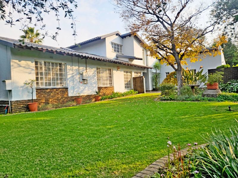 Absolutely Stunning 4-Bedroom Family Home in a Highly Sought-After Area - Photo 1