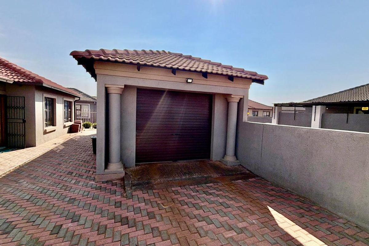 3 Bedroom Townhouse for sale in Ellaton - Photo 4