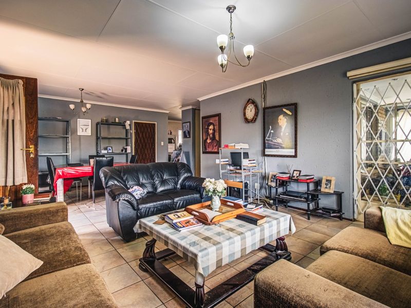 Ticks All the Boxes – Your Ideal Family Home - Photo 5