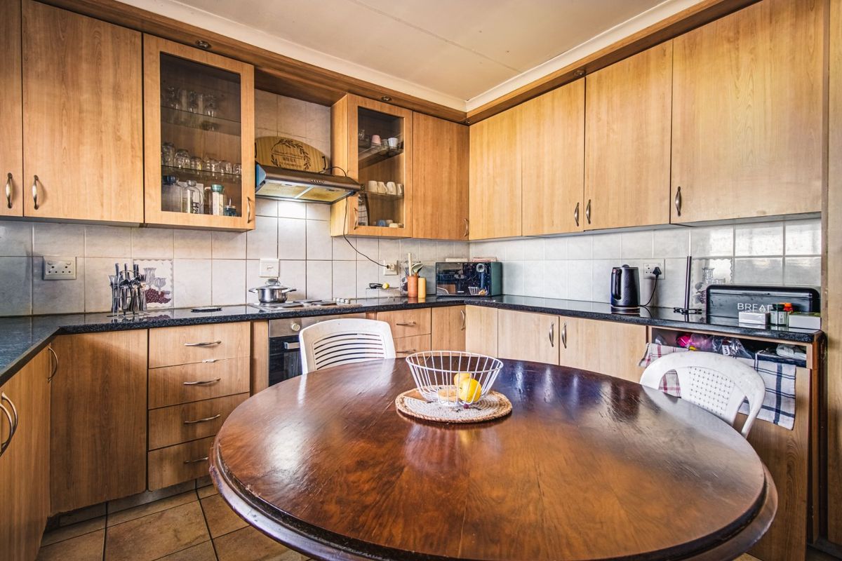 Ticks All the Boxes – Your Ideal Family Home - Photo 2