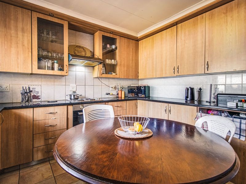 Ticks All the Boxes – Your Ideal Family Home - Photo 2