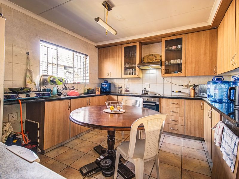 Ticks All the Boxes – Your Ideal Family Home - Photo 4