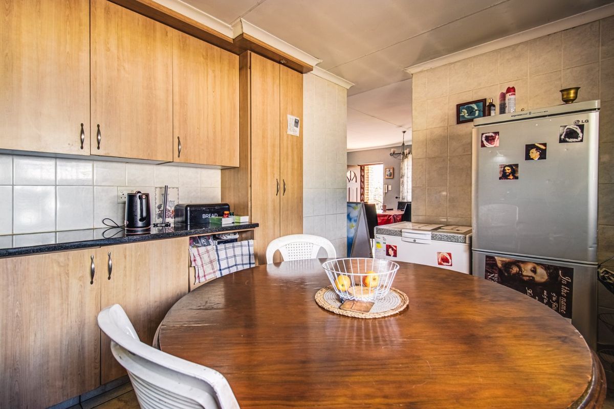 Ticks All the Boxes – Your Ideal Family Home - Photo 3