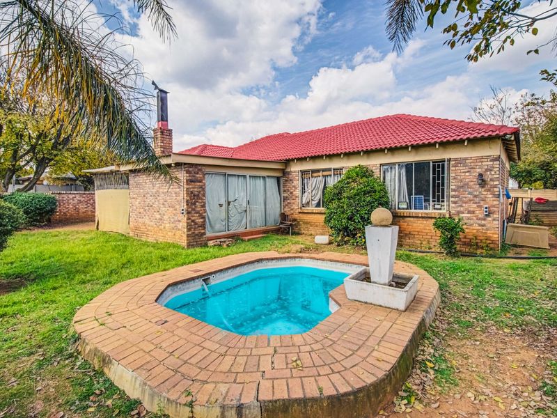 Ticks All the Boxes – Your Ideal Family Home - Photo 1