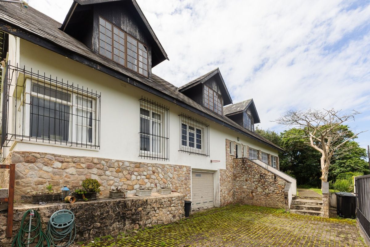 Unique And Distinctive Property - Photo 5