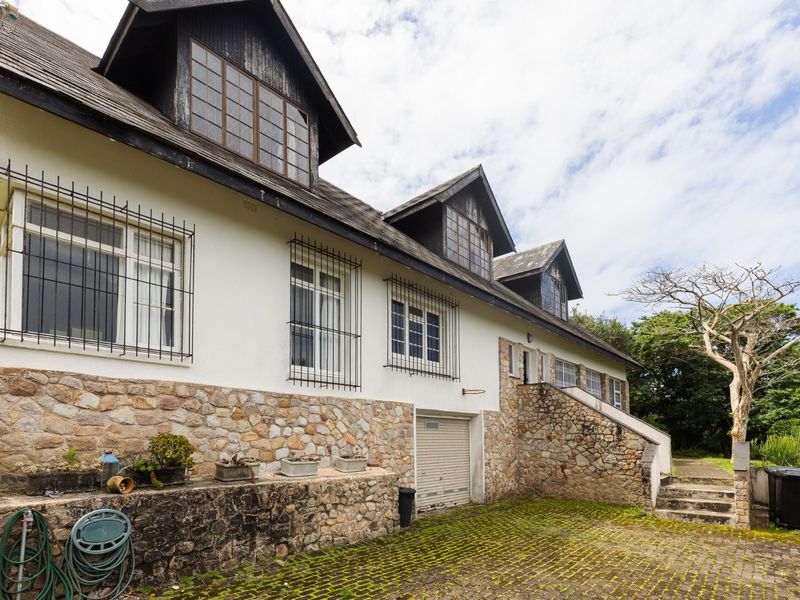 Unique And Distinctive Property - Photo 5