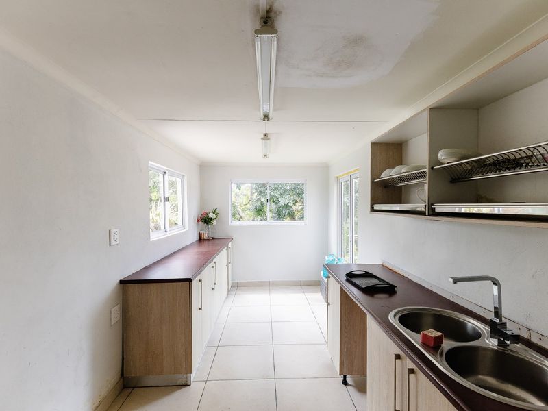 Unique And Distinctive Property - Photo 10
