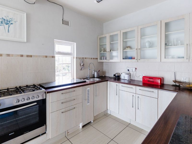 Unique And Distinctive Property - Photo 9