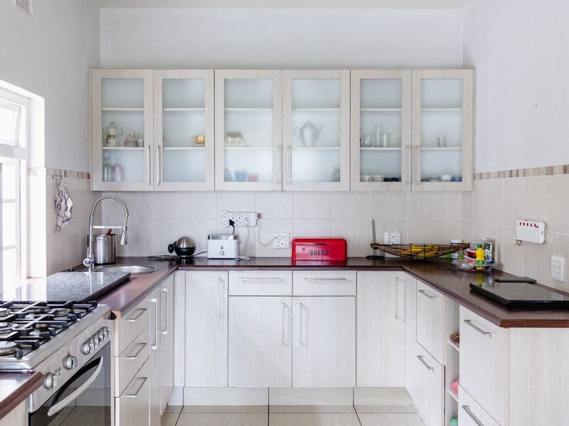 Unique And Distinctive Property - Photo 8
