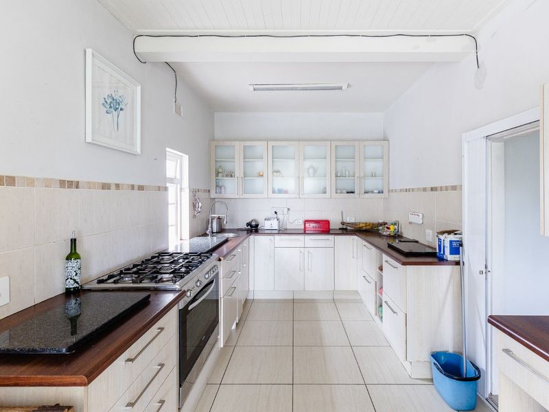 Unique And Distinctive Property - Photo 7