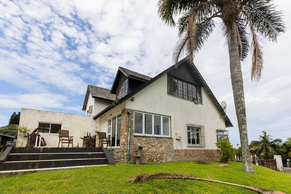 Unique And Distinctive Property - Photo 2