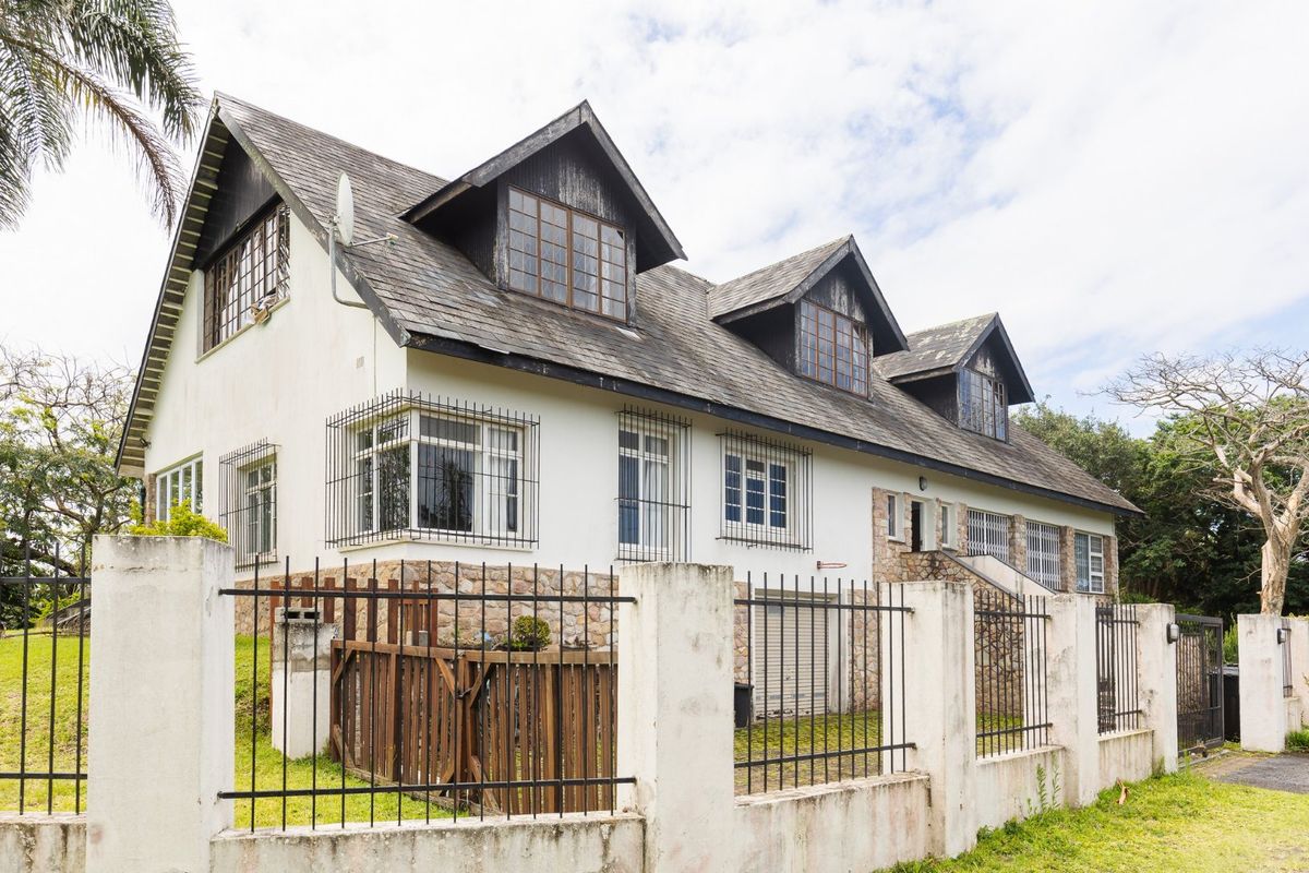 Unique And Distinctive Property - Photo 4