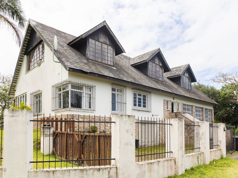 Unique And Distinctive Property - Photo 4