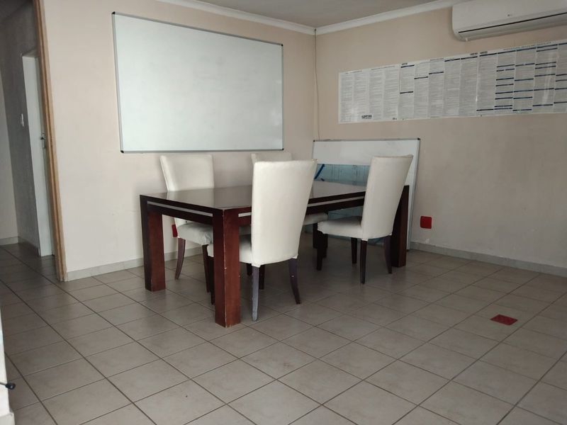 LARGE FURNISHED \UNFURNISHED  OFFICE TO RENT  - Photo 6