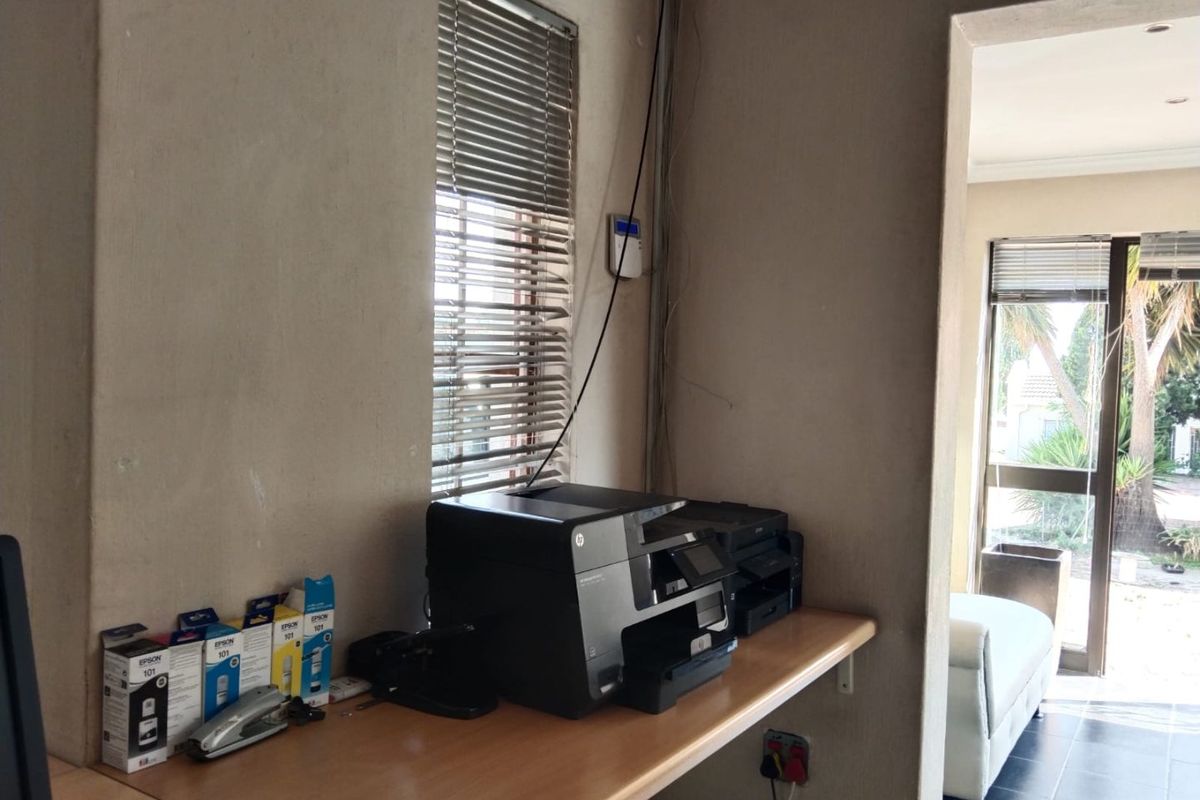 LARGE FURNISHED \UNFURNISHED  OFFICE TO RENT  - Photo 5