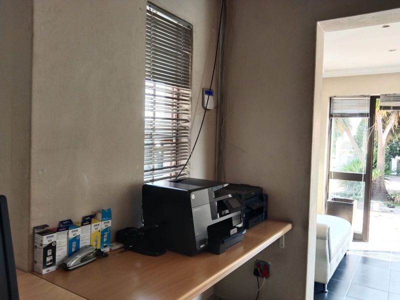 LARGE FURNISHED \UNFURNISHED  OFFICE TO RENT  - Photo 5