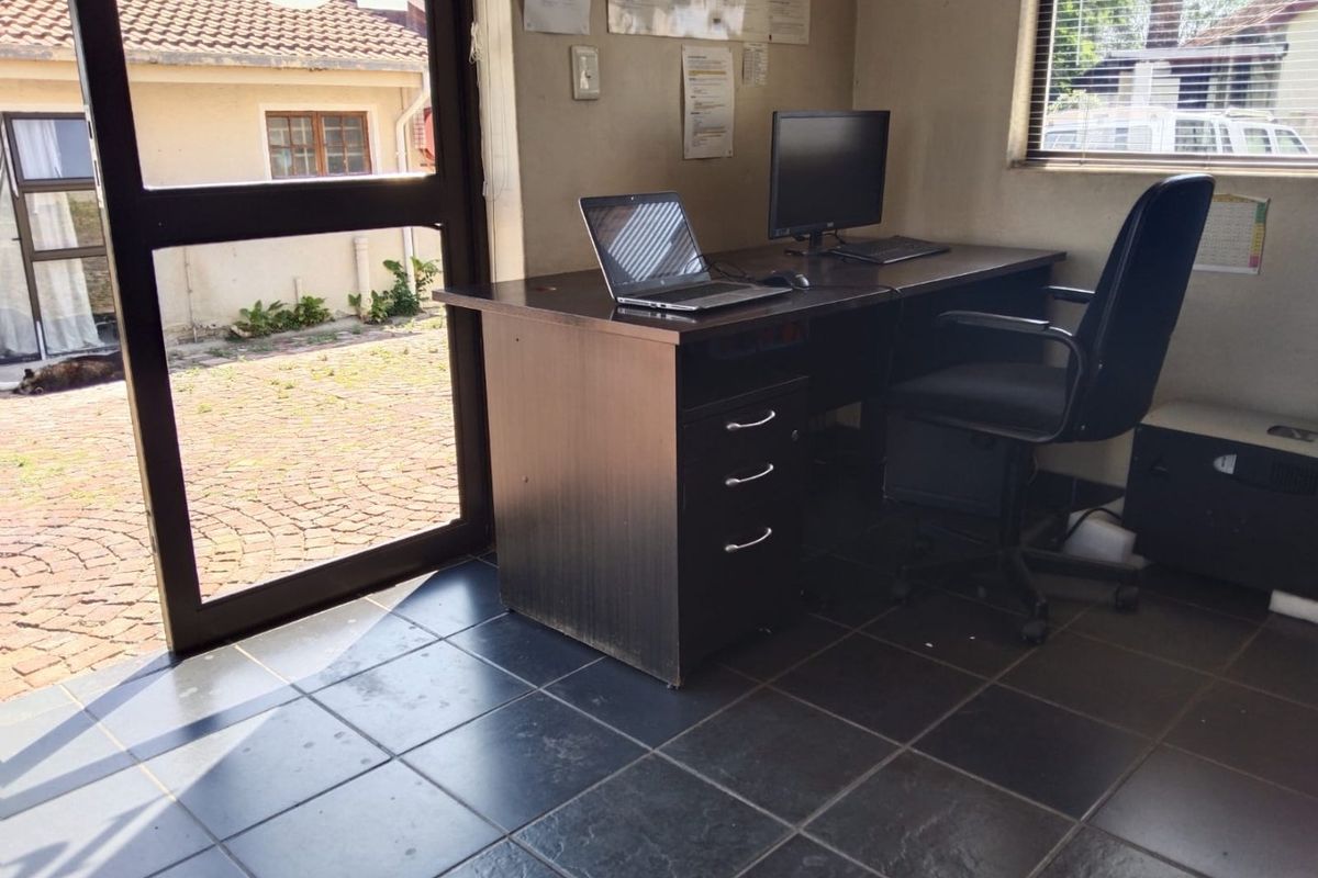 LARGE FURNISHED \UNFURNISHED  OFFICE TO RENT  - Photo 4