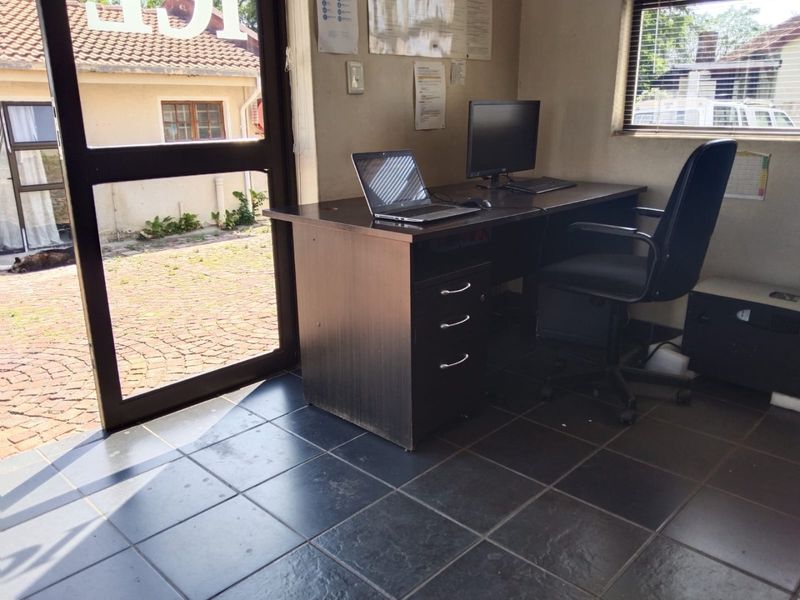LARGE FURNISHED \UNFURNISHED  OFFICE TO RENT  - Photo 4