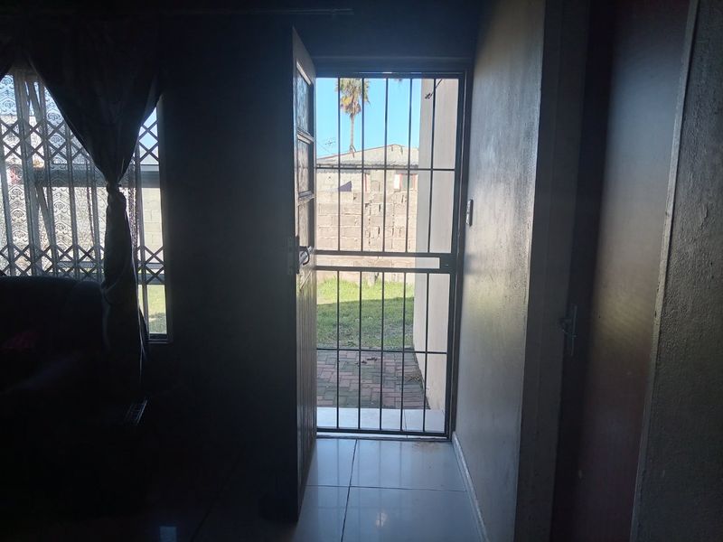 A PLACE TO HANG YOUR HEART. - Photo 8