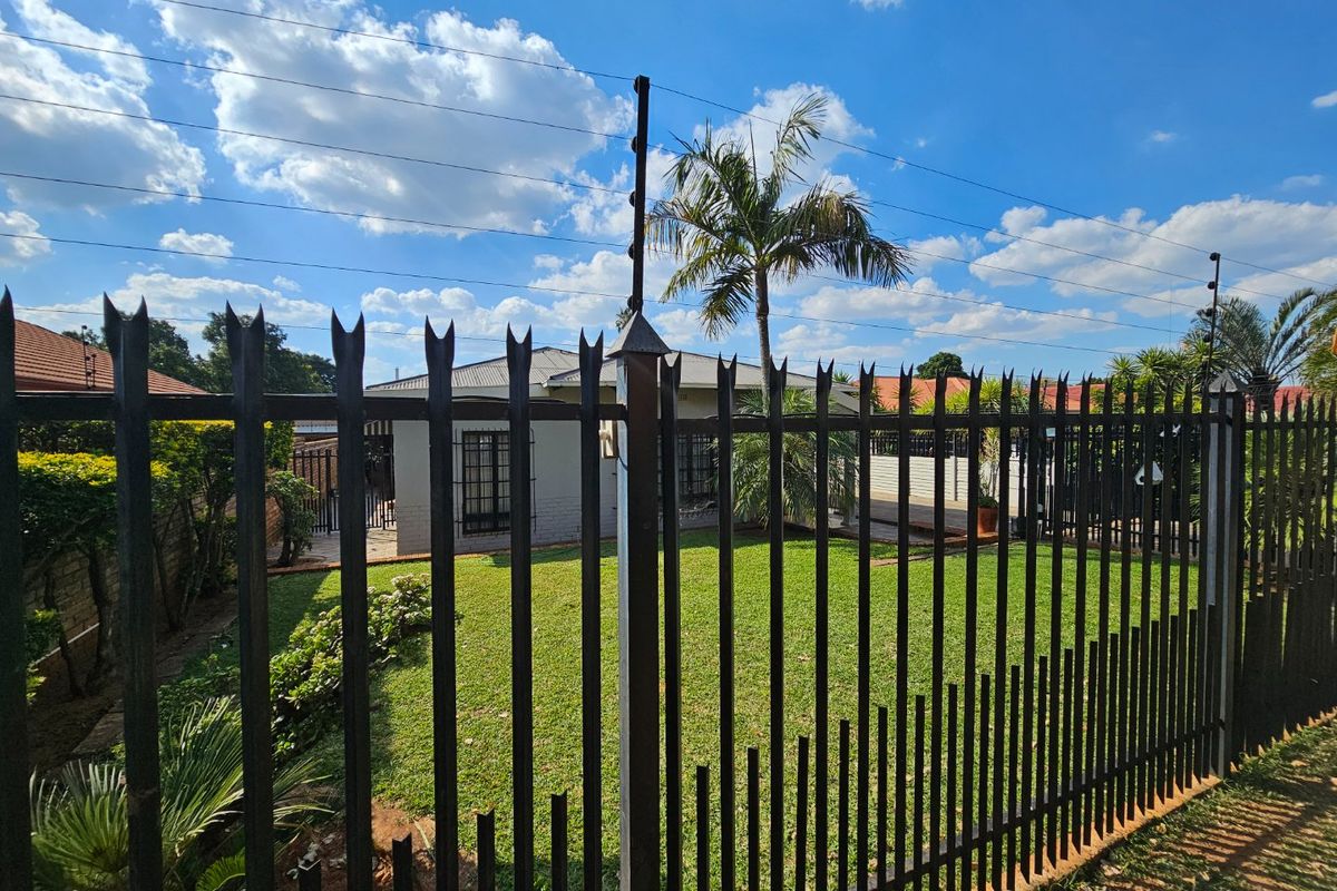 6 Bedrooms property for sale in Pretoria Gardens - Photo 2