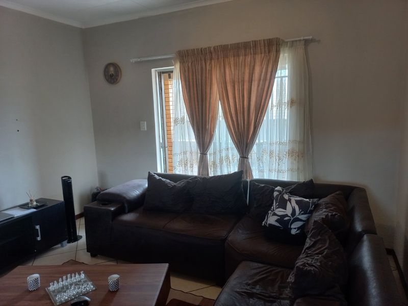 Modern 2-Bedroom Apartment for Sale in Mooikloof Ridge Estate – Pretoria East - Photo 9