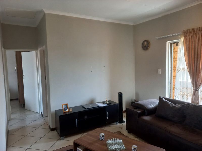 Modern 2-Bedroom Apartment for Sale in Mooikloof Ridge Estate – Pretoria East - Photo 8