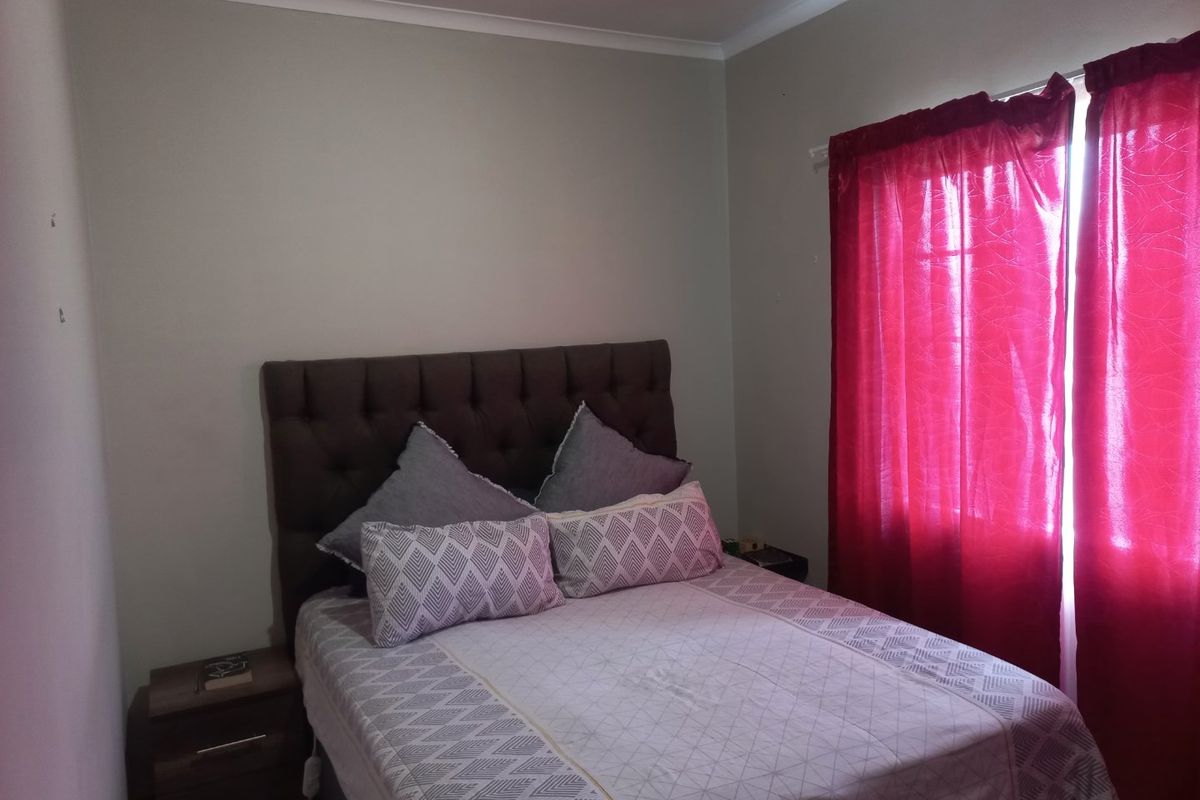 Modern 2-Bedroom Apartment for Sale in Mooikloof Ridge Estate – Pretoria East - Photo 4