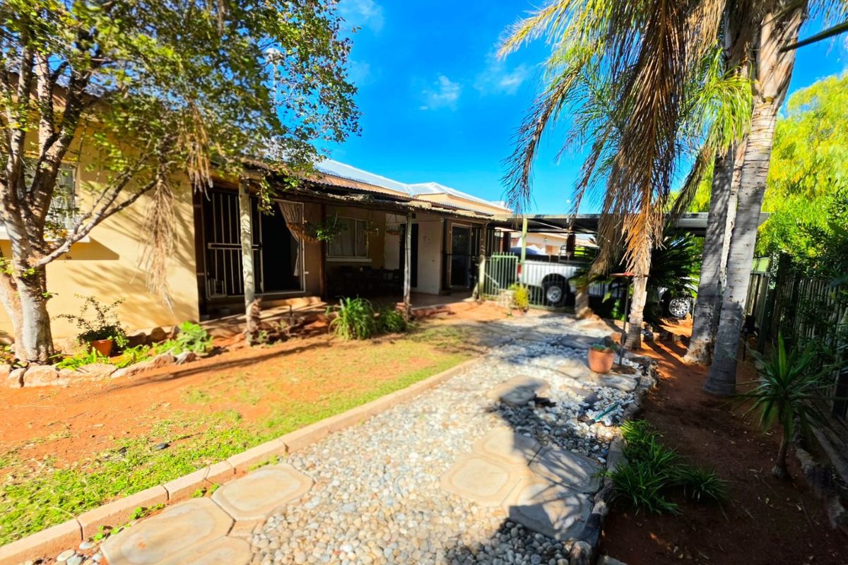 Family Living, Entertainment and Flatlet Potential - All in Popular Keidebees - Photo 3