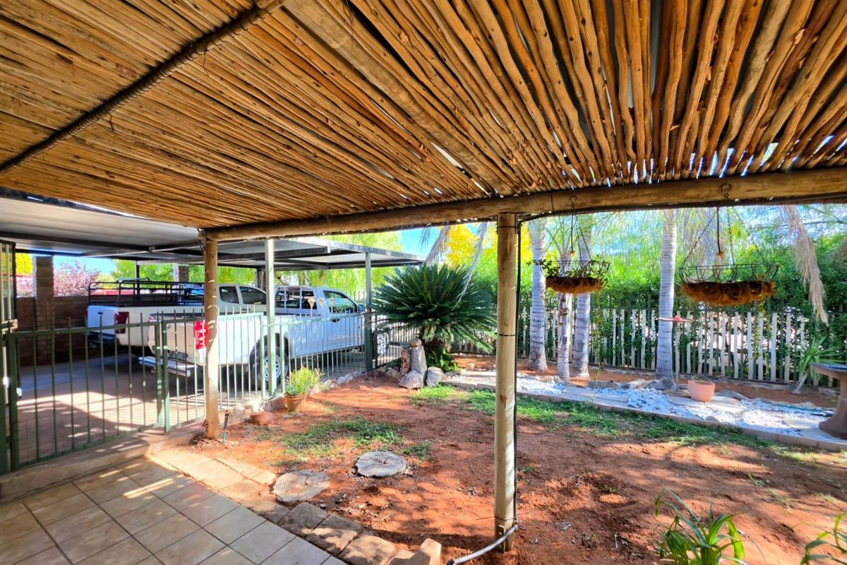 Family Living, Entertainment and Flatlet Potential - All in Popular Keidebees - Photo 4