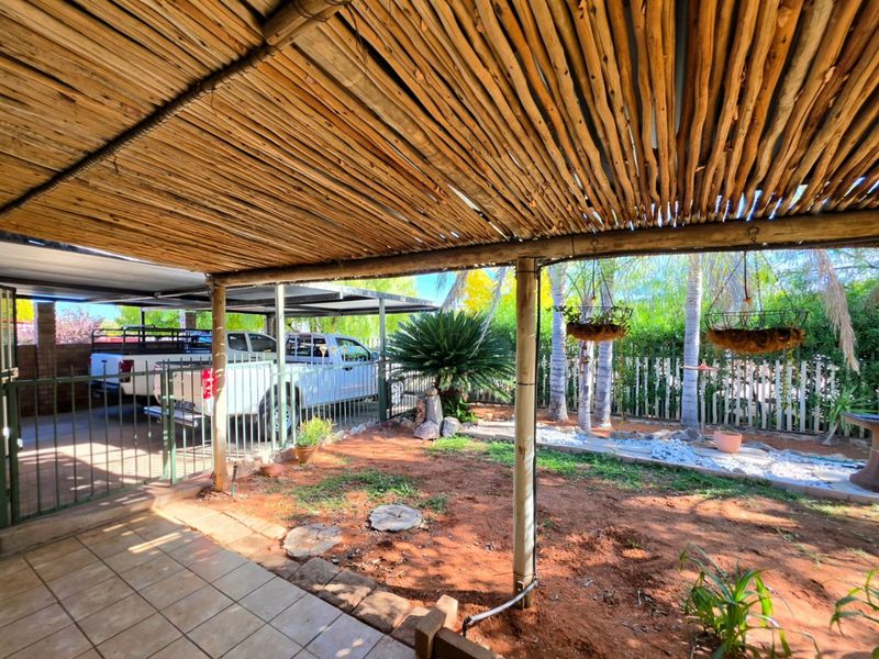 Family Living, Entertainment and Flatlet Potential - All in Popular Keidebees - Photo 4