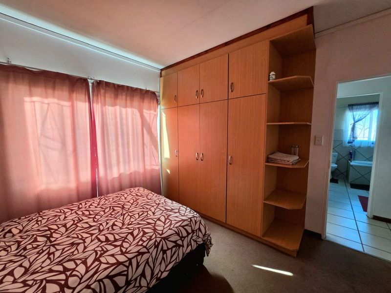 Family Living, Entertainment and Flatlet Potential - All in Popular Keidebees - Photo 9