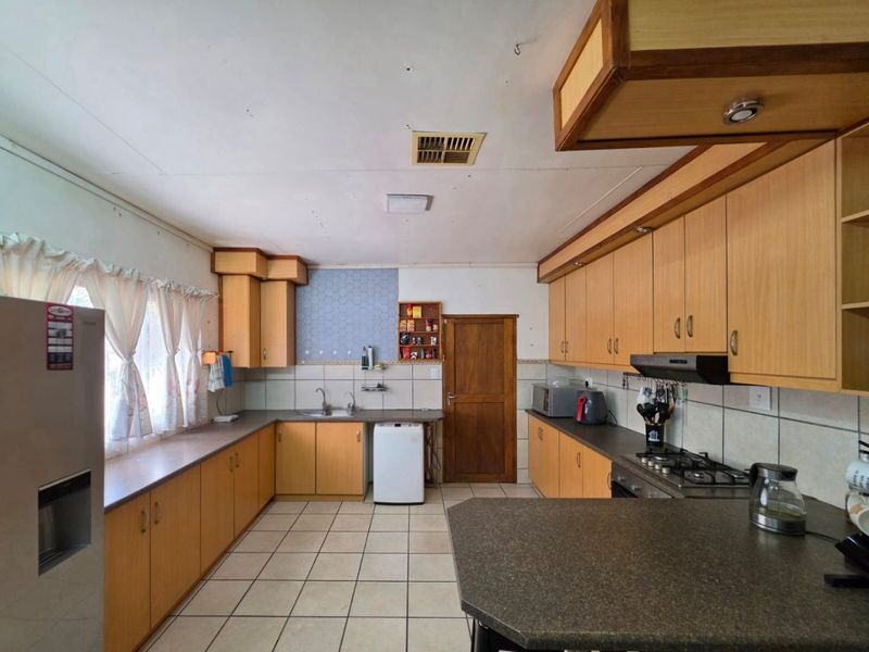 Family Living, Entertainment and Flatlet Potential - All in Popular Keidebees - Photo 6