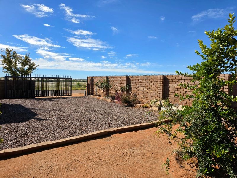 Family Living, Entertainment and Flatlet Potential - All in Popular Keidebees - Photo 5
