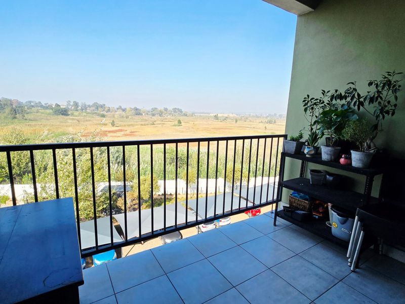 2 Bedroom 1 Bathroom Apartment For Rent in Green Park Lifestyle Estate - Photo 3