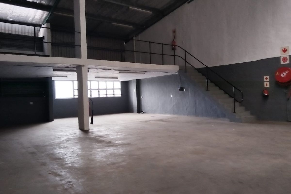 Warehouse to Let  - Photo 3