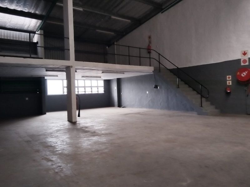 Warehouse to Let  - Photo 3