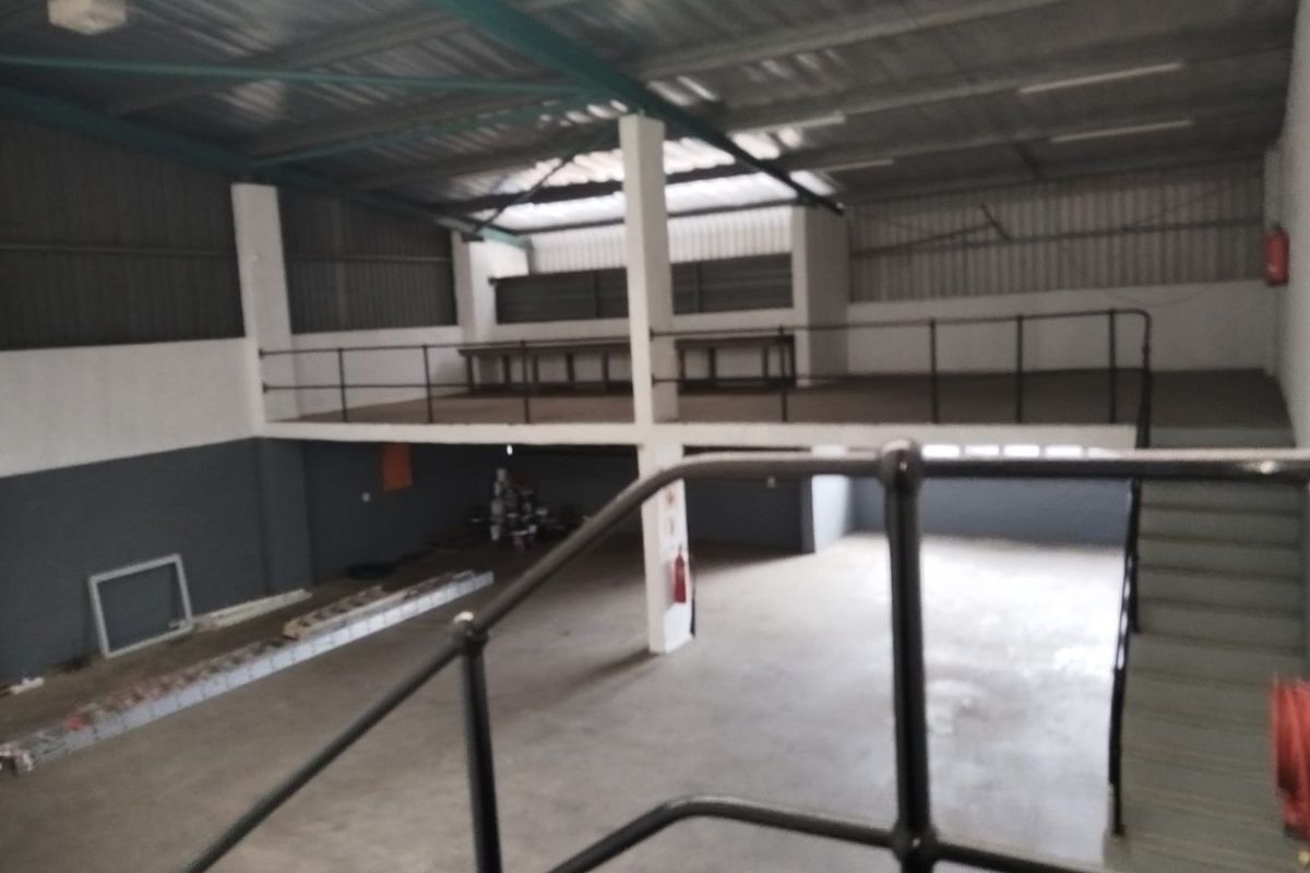 Warehouse to Let  - Photo 4