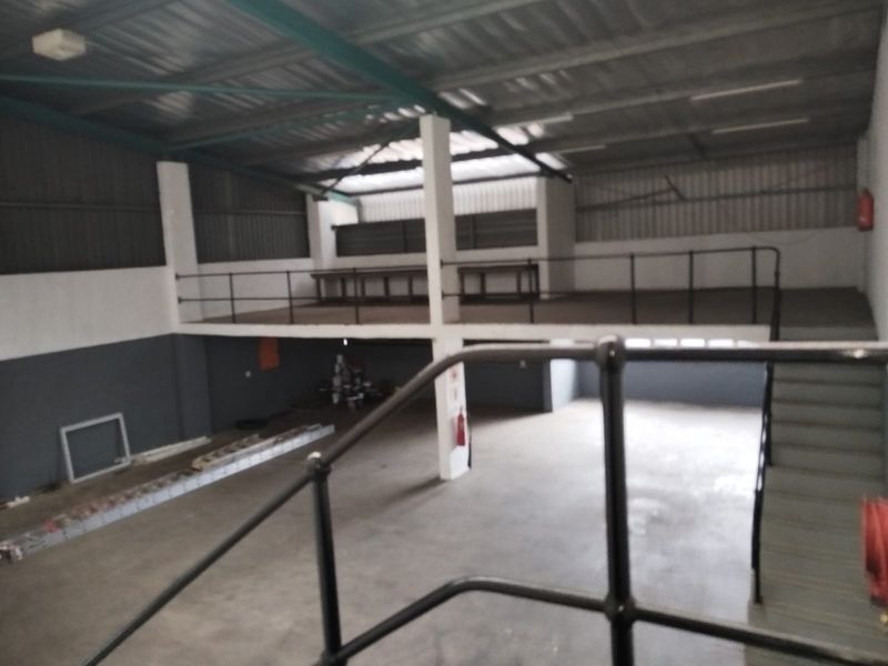 Warehouse to Let  - Photo 4