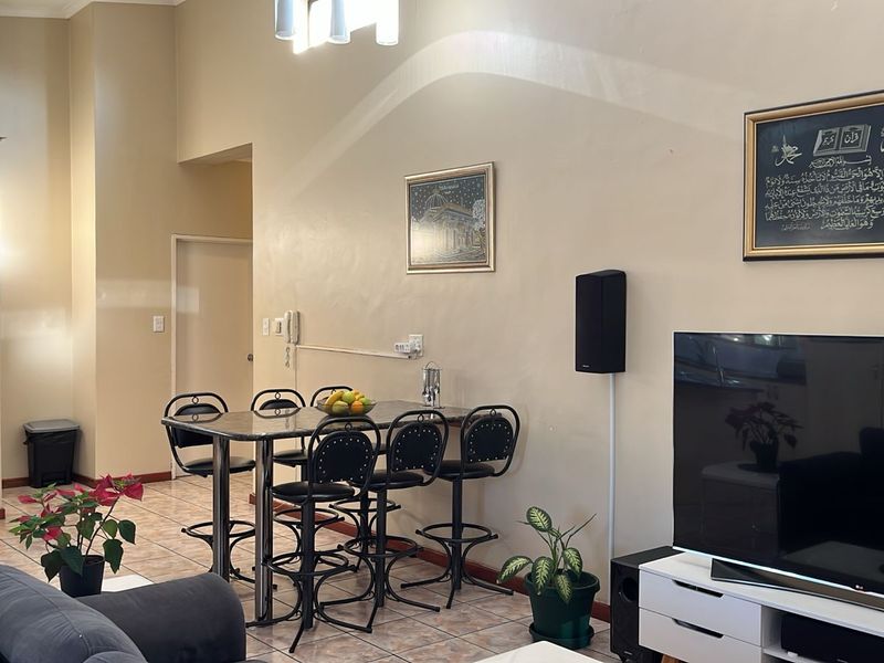 6 Bedroom House for Sale in  Cravenby, Parow R2,795,000 - Photo 10