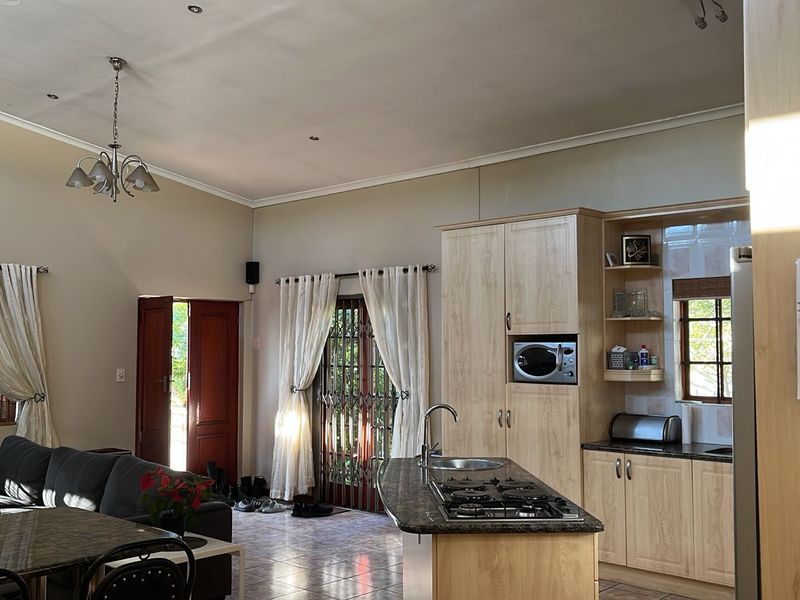 6 Bedroom House for Sale in  Cravenby, Parow R2,795,000 - Photo 8